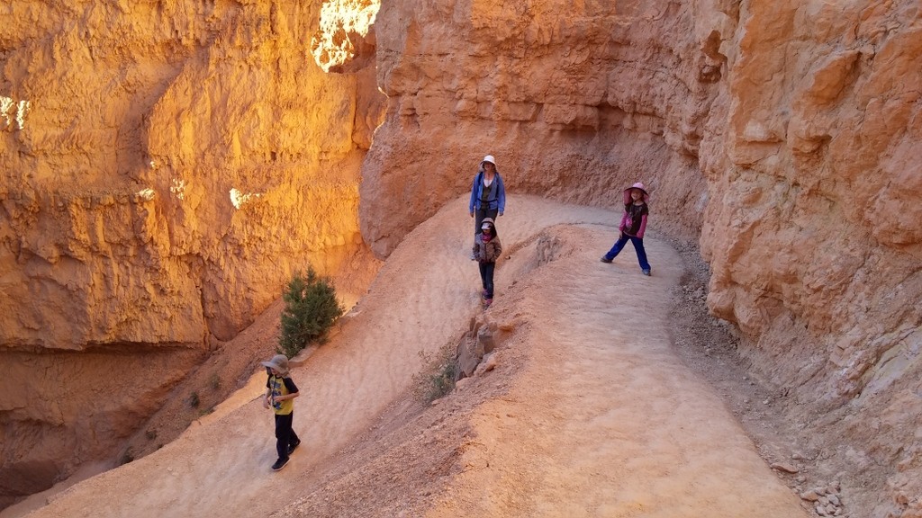 Hiking into Bryce Canyon at Sunset Point
