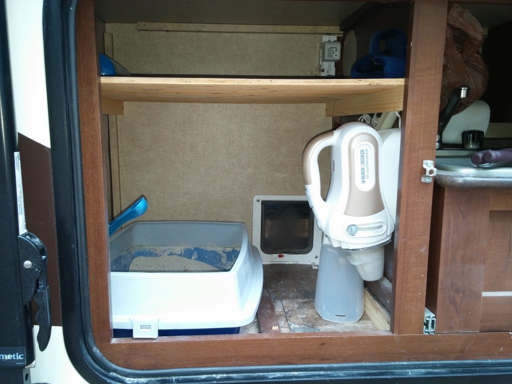 Litter box cubby